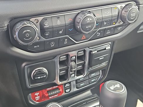 New 2026 Jeep Wrangler Unlimited Rubicon AWD/4WD image 25