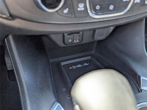 Used 2023 Chevrolet Traverse LT w/ LT Premium Package image 29