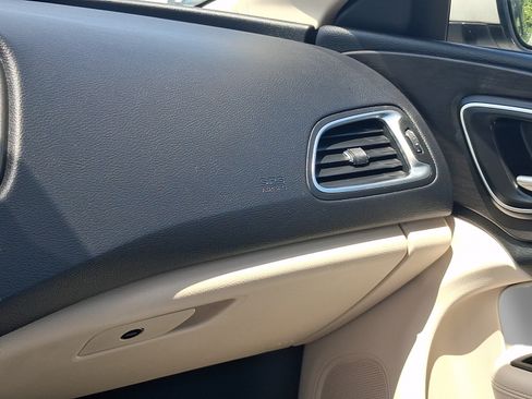 Used 2016 Chrysler 200 Limited FWD image 17