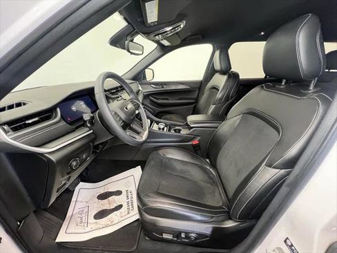 Certified 2024 Jeep Grand Cherokee Altitude image 4