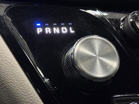 Used 2019 Chrysler Pacifica Limited image 22