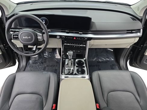 Used 2024 Kia Carnival SX Prestige image 9