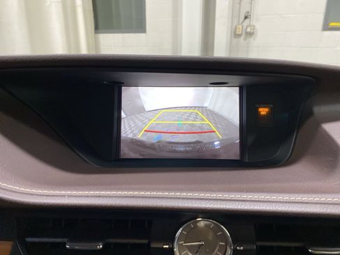 Used 2018 Lexus ES 300h image 24
