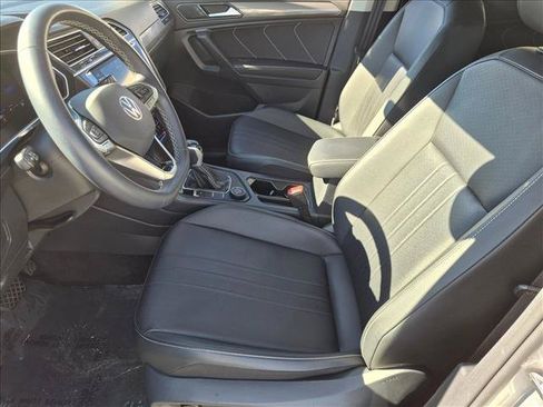 Used 2024 Volkswagen Tiguan SE AWD/4WD image 16