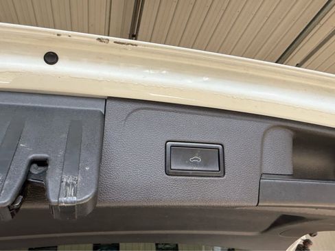 Used 2018 Volkswagen Atlas SE image 19