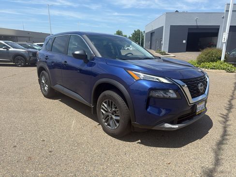Used 2023 Nissan Rogue S FWD image 3