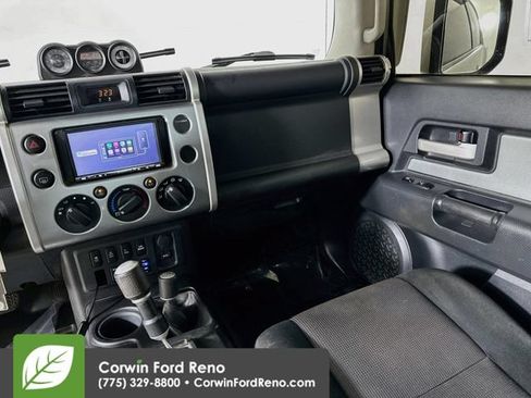 Used 2010 Toyota FJ Cruiser 4WD image 21