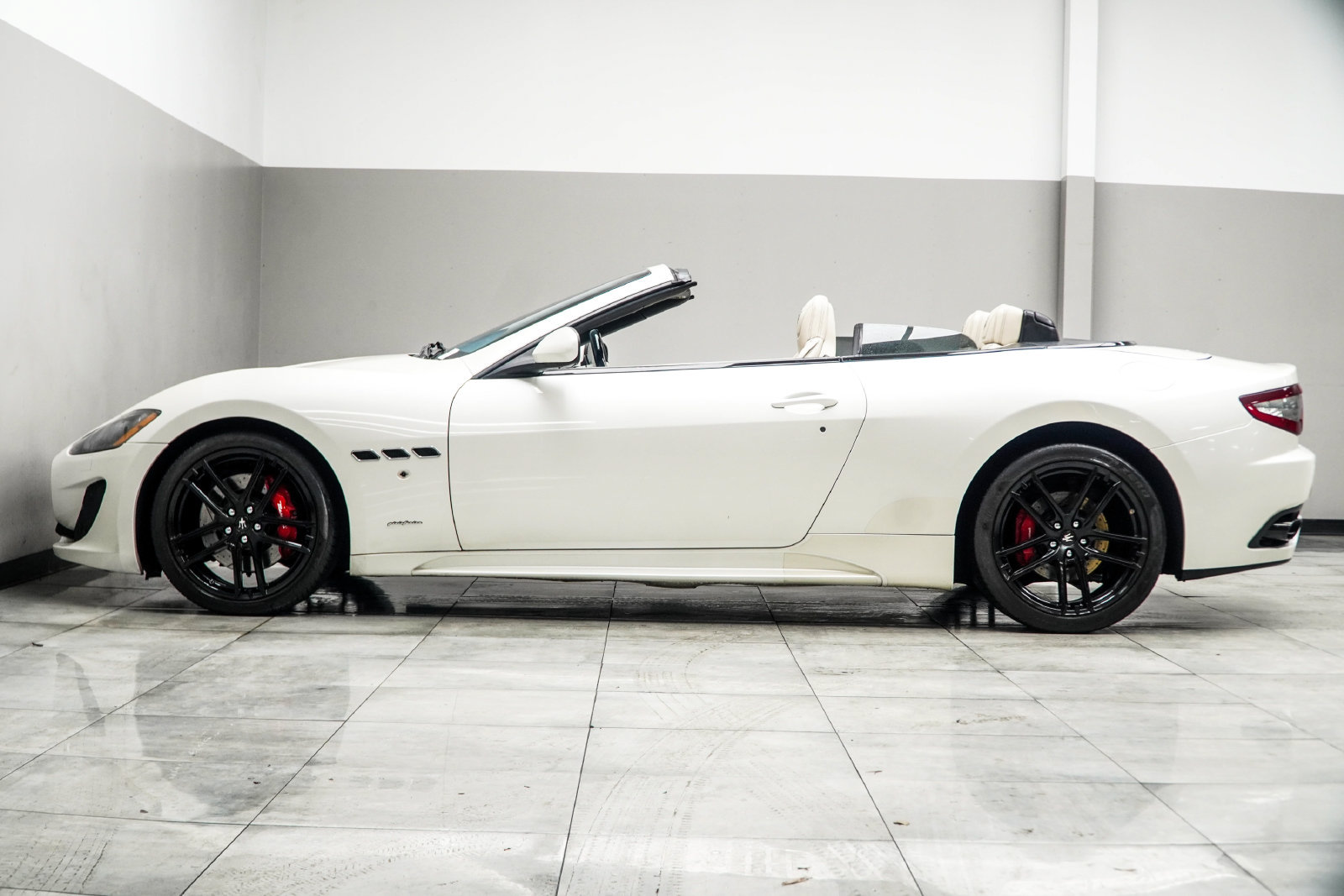 Used 2017 Maserati GranTurismo Sport RWD image 13
