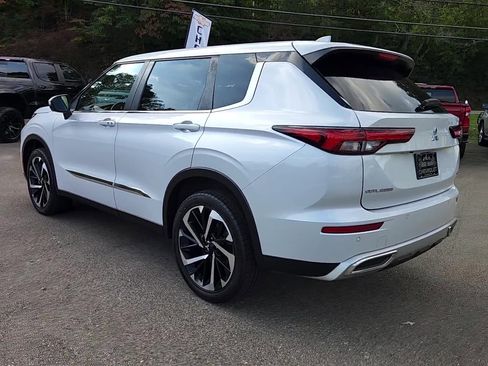 Used 2022 Mitsubishi Outlander SE image 3