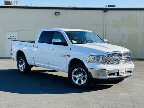 Used 2018 RAM 1500 Laramie AWD/4WD image 2