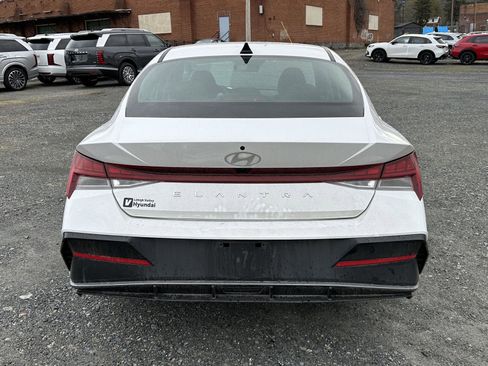 Used 2024 Hyundai Elantra SEL w/ Convenience Package image 7