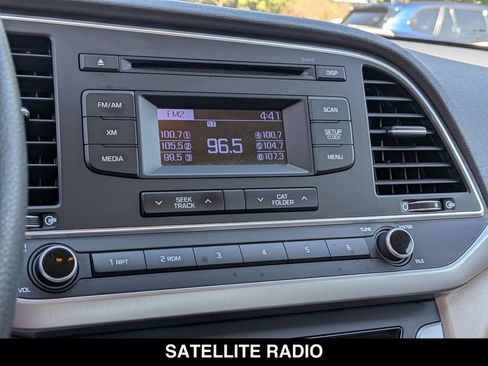 Used 2017 Hyundai Elantra SE FWD image 20