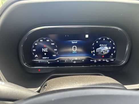 Used 2022 Chevrolet Suburban High Country AWD/4WD image 17