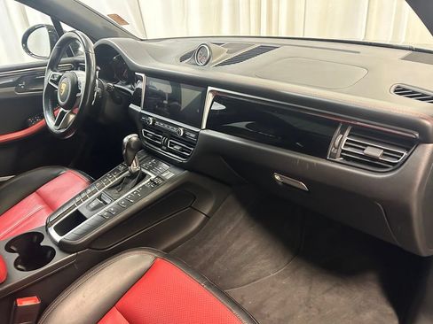 Used 2021 Porsche Macan AWD/4WD image 26