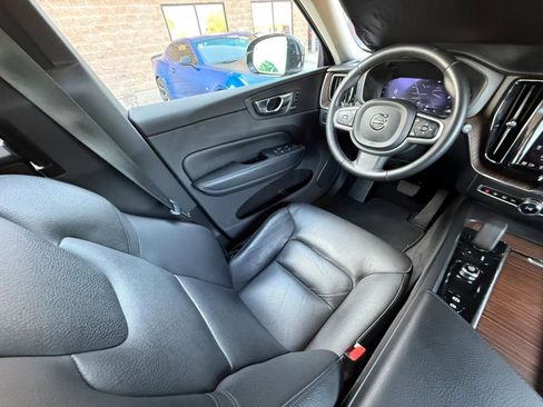 Used 2022 Volvo XC60 B5 Momentum image 46