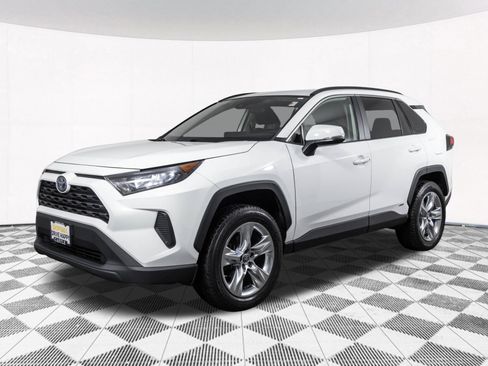 Used 2022 Toyota RAV4 LE AWD/4WD image 11
