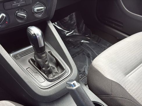 Used 2017 Volkswagen Jetta S image 25