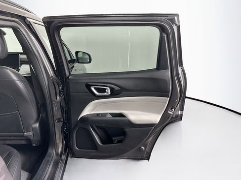 Used 2024 Jeep Compass Limited image 29