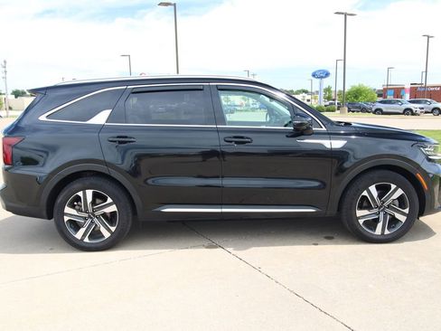 Used 2023 Kia Sorento SX Prestige w/ Panoramic Sunroof Package AWD/4WD image 4