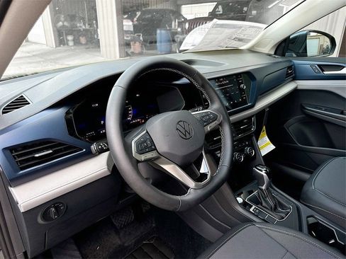 Used 2024 Volkswagen Taos SE FWD image 9
