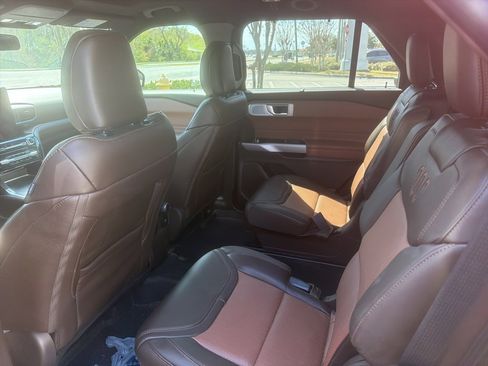 Used 2024 Ford Explorer King Ranch w/ Technology Package image 14