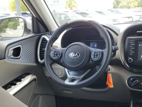 Used 2020 Kia Soul LX FWD image 3