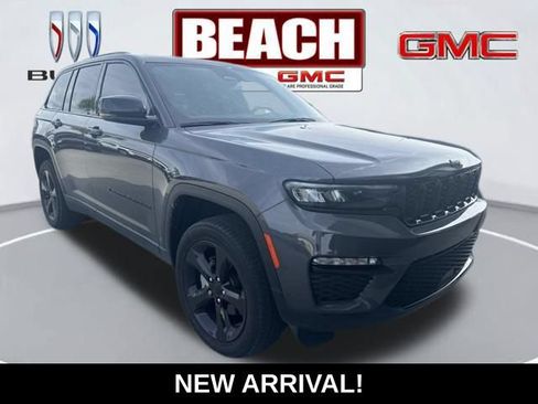 Used 2024 Jeep Grand Cherokee Limited w/ Black Appearance Package AWD/4WD image 1
