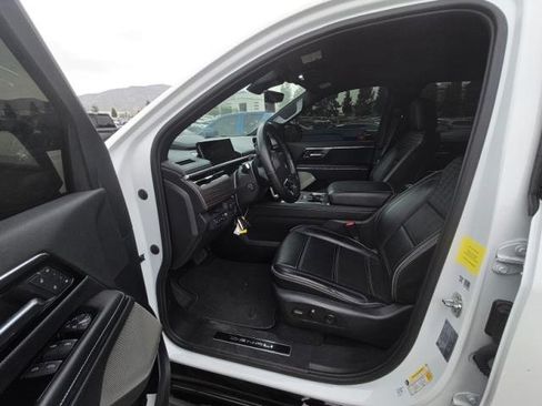 Used 2025 GMC Sierra EV Denali AWD/4WD image 16