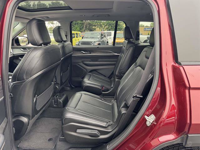 Used 2023 Jeep Grand Cherokee L Limited w/ Luxury Tech Group II AWD/4WD image 9