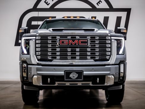 Used 2024 GMC Sierra 2500 Denali w/ Technology Package AWD/4WD image 4