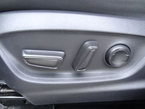 Used 2026 Toyota Corolla Cross XLE FWD image 7