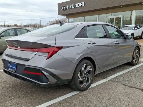 Certified 2025 Hyundai Elantra SEL w/ Cargo Package image 3