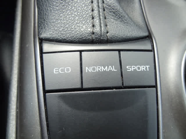Used 2023 Toyota Camry SE w/ Cold Weather Package FWD image 31