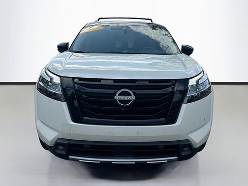 Used 2024 Nissan Pathfinder SL w/ SL Premium Package image 2