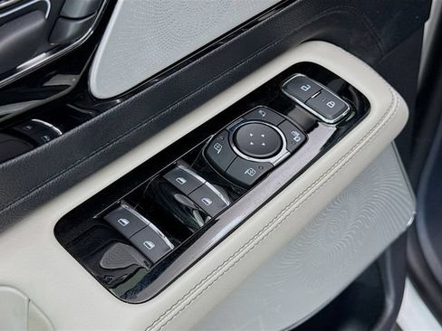 Used 2025 Lincoln Aviator Reserve w/ Equipment Group 201A AWD/4WD image 18