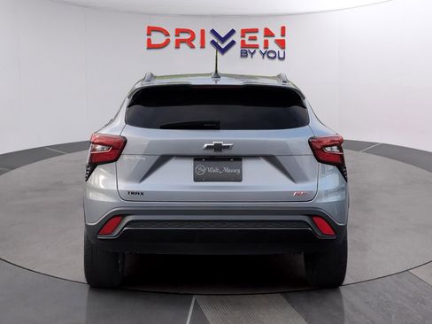 Used 2024 Chevrolet Trax RS w/ Sunroof Package image 4