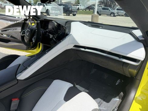 Used 2022 Chevrolet Corvette Stingray Premium Conv w/ Z51 Performance Package RWD image 34