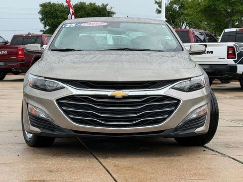 Used 2025 Chevrolet Malibu LT FWD image 2