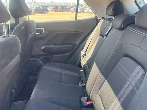 Used 2025 Hyundai Venue SEL FWD image 31