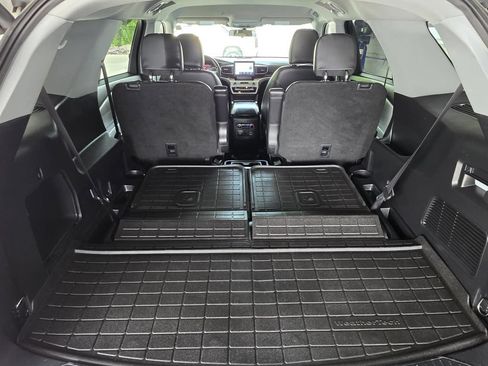 Used 2021 Ford Explorer XLT w/ Equipment Group 202A RWD image 12