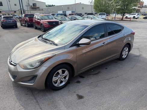 Used 2014 Hyundai Elantra SE FWD image 15