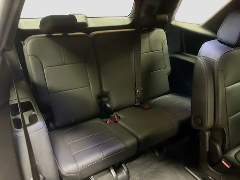 Used 2023 Chevrolet Traverse RS image 29