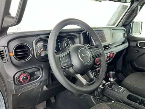 Used 2025 Jeep Gladiator Mojave w/ Safety Group image 36