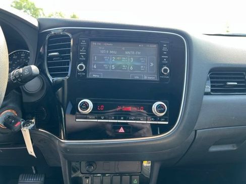 Used 2020 Mitsubishi Outlander ES FWD image 16