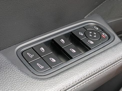 Used 2023 Porsche Cayenne Platinum Edition AWD/4WD image 24