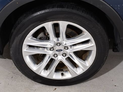 Used 2016 Ford Explorer XLT w/ Equipment Group 202A AWD/4WD image 25