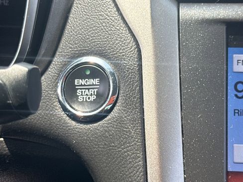 Used 2019 Ford Fusion SE FWD image 38