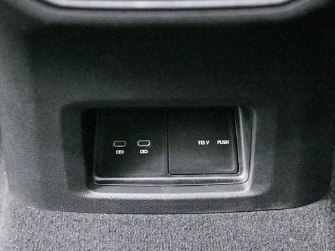 Used 2025 Volkswagen Atlas SE image 24