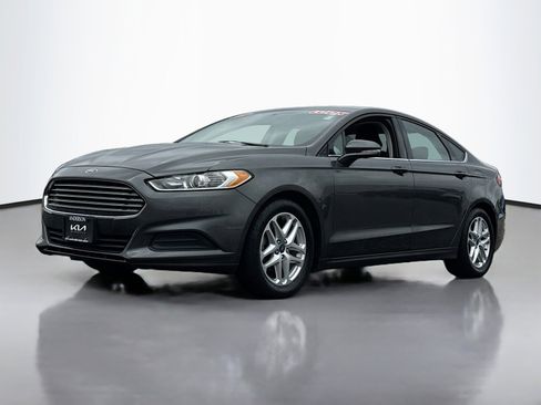 Used 2015 Ford Fusion SE image 12