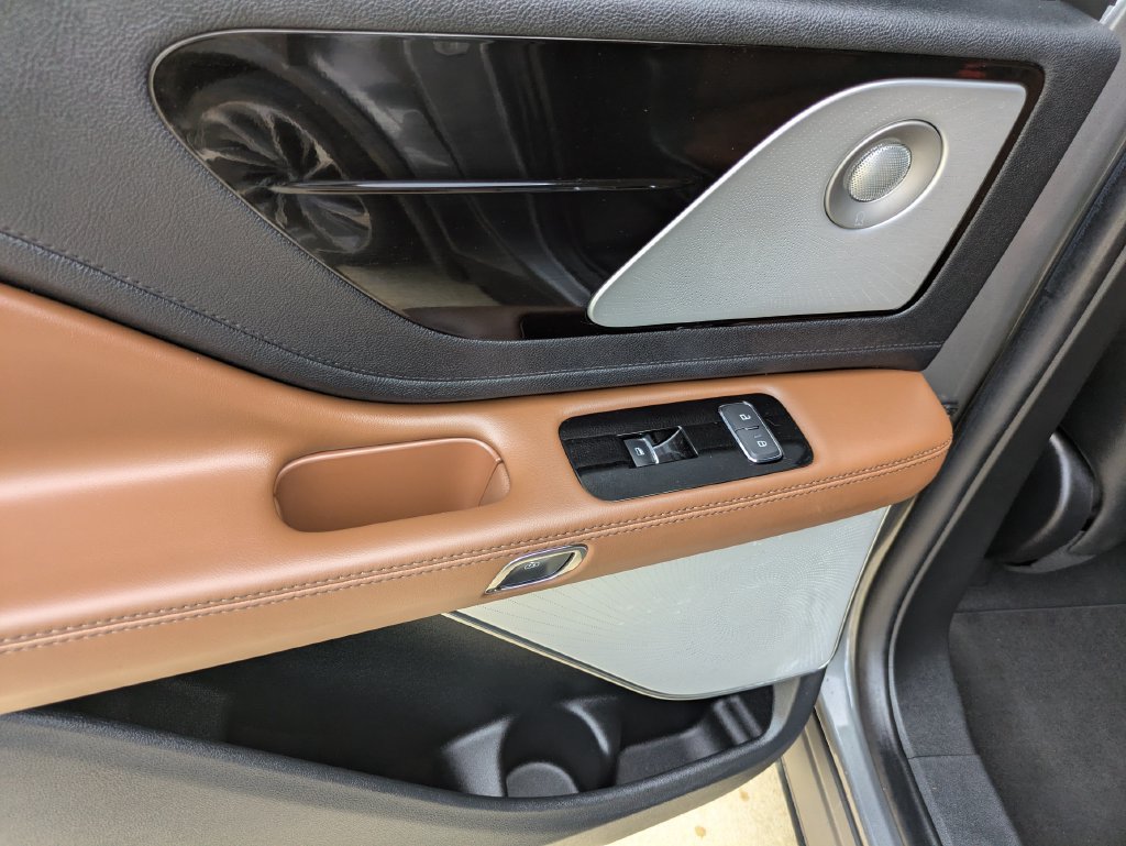 Used 2023 Lincoln Aviator Reserve w/ Equipment Group 201A RWD image 8